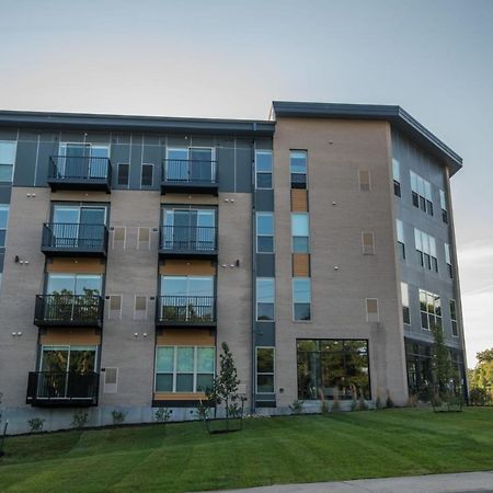 Frontdesk Core Apts Campustown Ames Exteriör bild